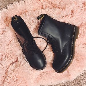 NIB | Dr Martens 1460 Boots